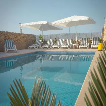 Ta' Lorenzo בית כפרי *