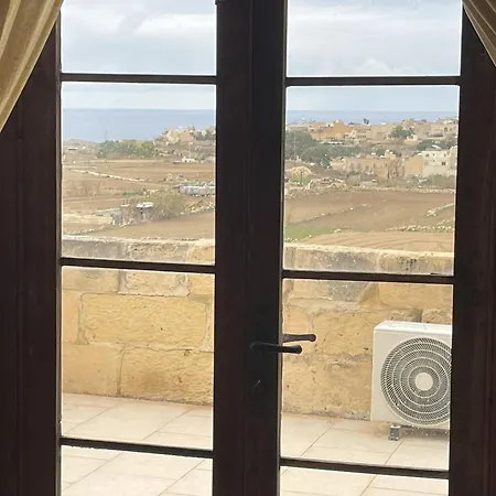 Ta' Lorenzo בית כפרי