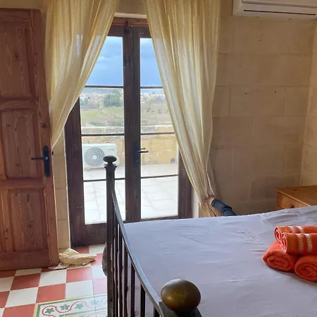 בית כפרי Ta' Lorenzo *