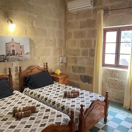 Ta' Lorenzo בית כפרי