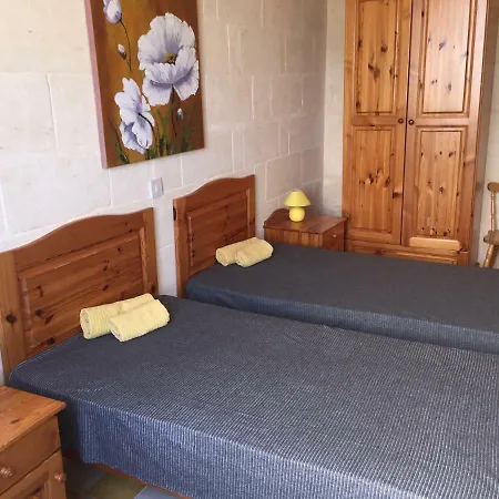 Ta' Lorenzo בית כפרי *